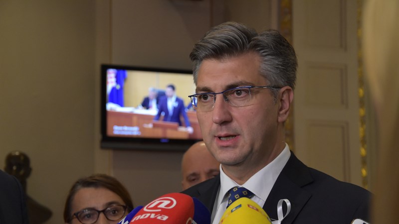 Plenković: Vlada ostaje pri svom prijedlogu zakona, želimo poboljšati koncept udomiteljstva u Hrvatskoj